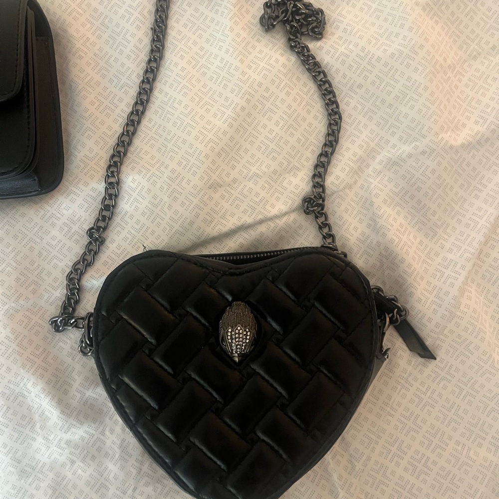 BLACK KURT GEIGER PURSE HEART